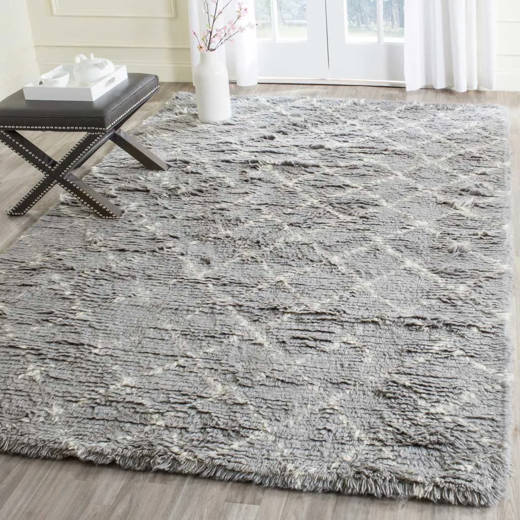 Kenya Diamond Light Gray/Ivory Area Rug