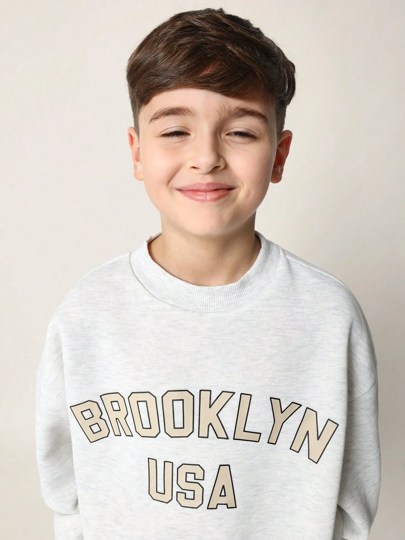 Tween Girls Regular Fit Brooklyn Graphic Print Sweatshirts
